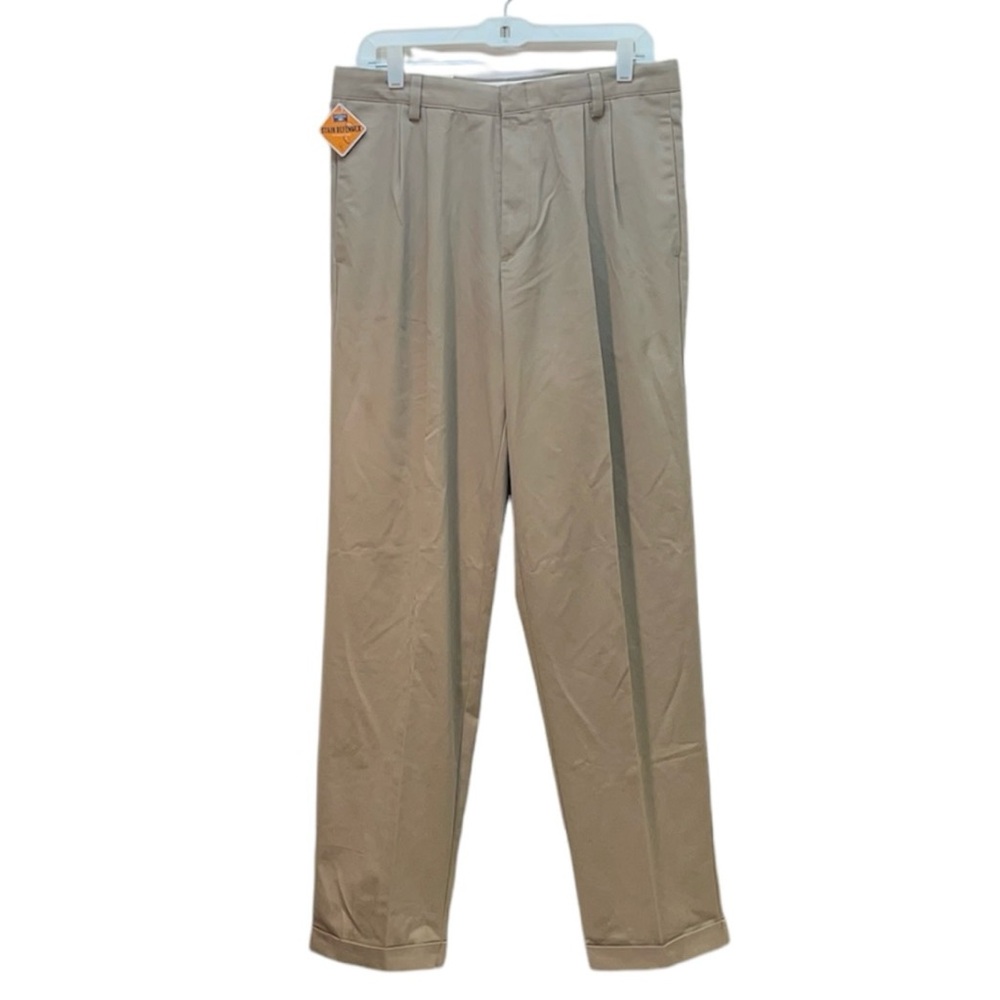 DOCKERS Men’s Khaki with Stain Defender Classic Fit Trousers Size 33” x 34” NWT